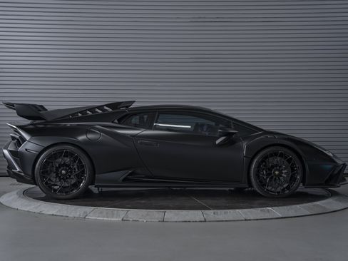 Used 2024 Lamborghini Huracan STO RWD image 6