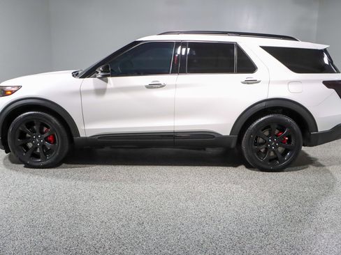 Used 2023 Ford Explorer ST w/ Equipment Group 401A AWD/4WD image 10