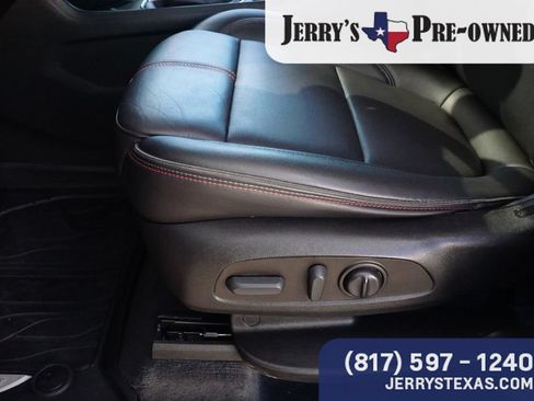 Used 2022 Chevrolet Traverse RS FWD image 18