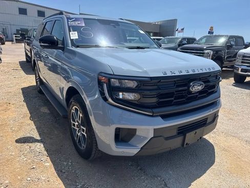 Used 2025 Ford Expedition Active AWD/4WD image 7