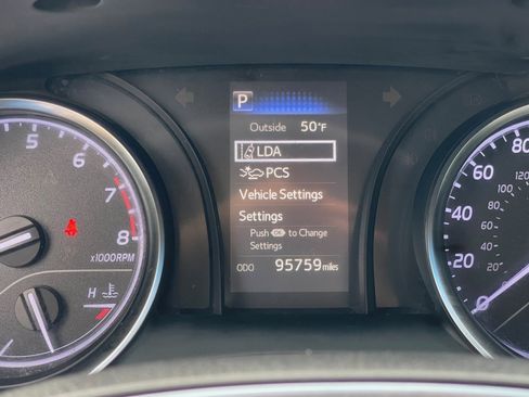 Used 2018 Toyota Camry SE image 35