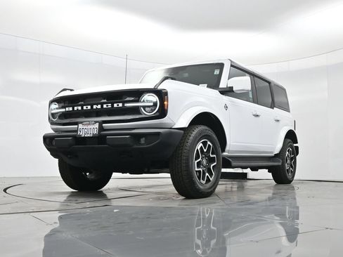 Used 2025 Ford Bronco Outer Banks image 45