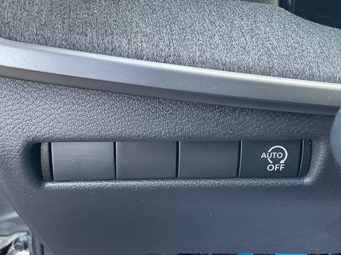 Used 2025 Nissan Kicks SV FWD image 21