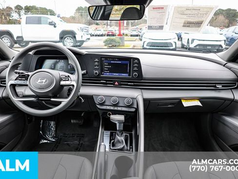 Used 2025 Hyundai Elantra SE FWD image 27