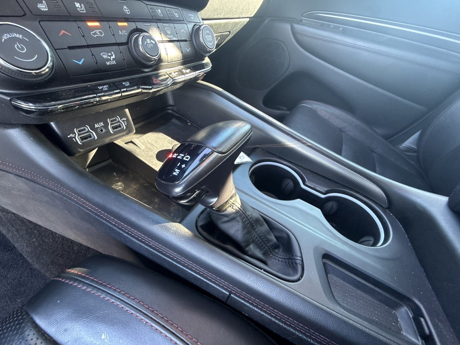 Used 2022 Dodge Durango R/T w/ Blacktop Package AWD/4WD image 16