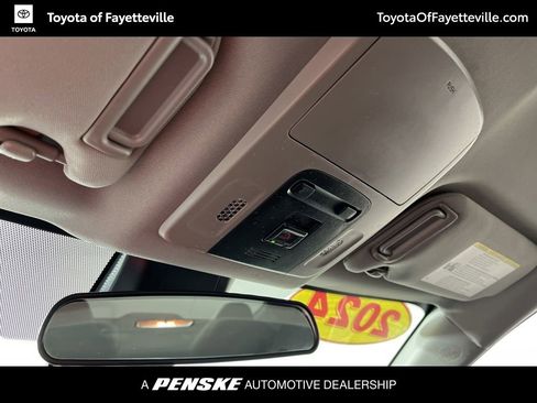 Used 2024 Toyota Camry SE image 21