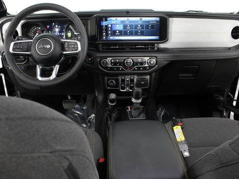 Used 2025 Jeep Wrangler Unlimited Sahara w/ Safety Group AWD/4WD image 9