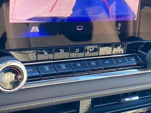 Certified 2024 Chevrolet Colorado ZR2 w/ Safety Package image 13