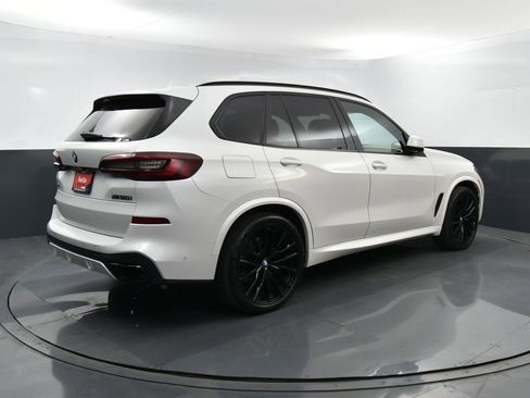 Used 2022 BMW X5 M50i w/ Executive Package image 30