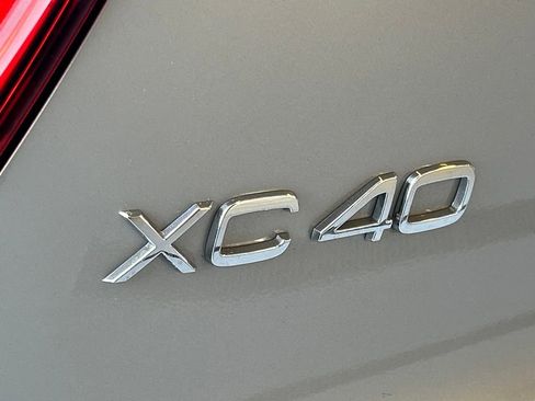 Used 2023 Volvo XC40 B5 Plus image 53