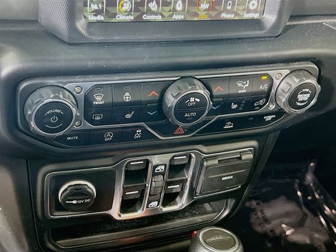 Used 2023 Jeep Gladiator Willys image 16