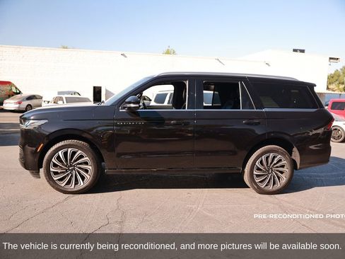 Used 2025 Lincoln Navigator Black Label image 2