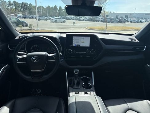 Used 2023 Toyota Highlander XSE image 16