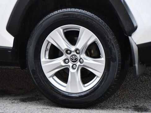 Used 2019 Toyota RAV4 XLE w/ Convenience Package image 16