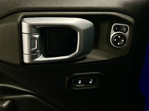 Used 2022 Jeep Wrangler Unlimited Willys image 17