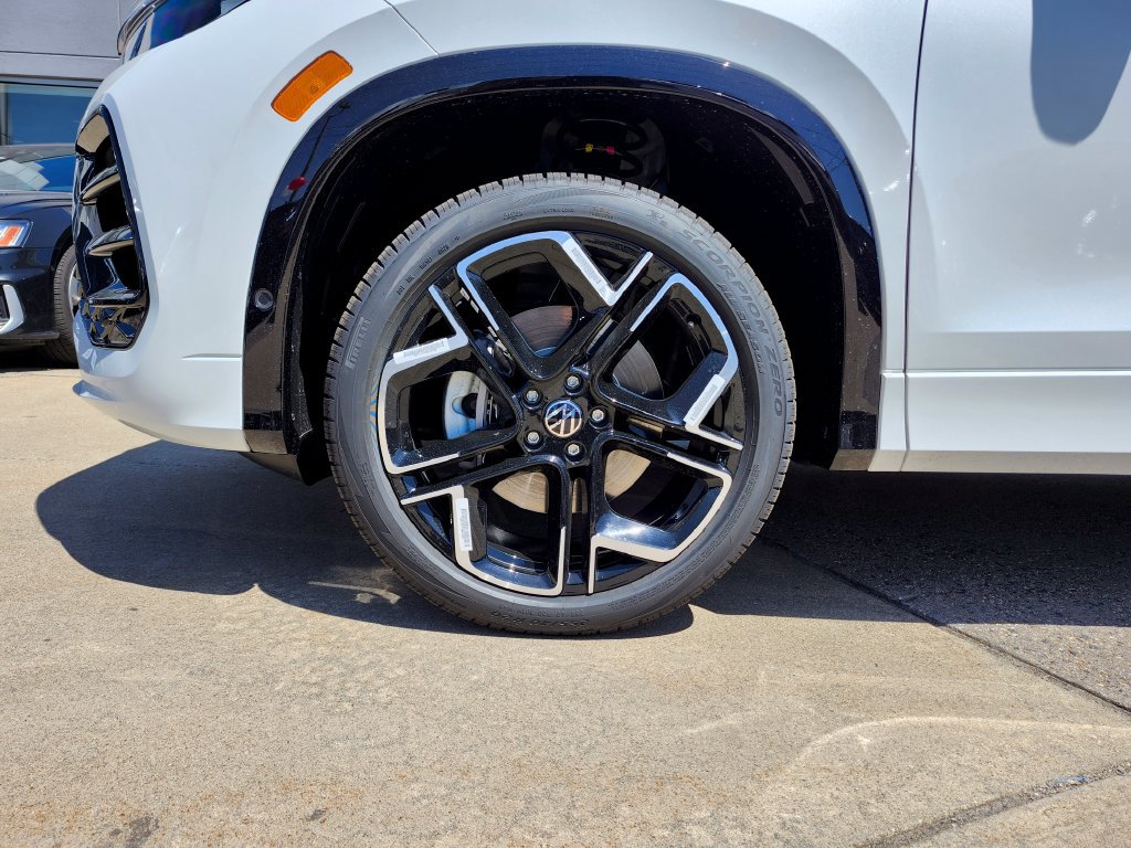 New 2026 Volkswagen Tiguan SEL R-Line AWD/4WD image 13