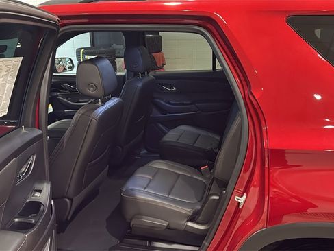 Used 2023 Chevrolet Traverse RS image 19