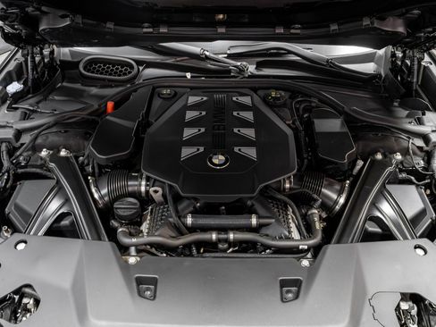 Used 2023 BMW 760i xDrive image 42