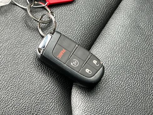 Used 2025 Jeep Compass Limited image 26