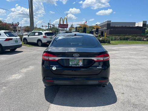 Used 2017 Ford Fusion SE w/ Fusion SE Technology Package FWD image 6
