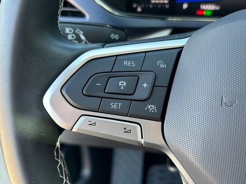 Certified 2023 Volkswagen Taos SE FWD image 20