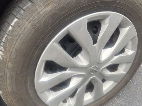 Used 2015 Nissan Rogue S image 11