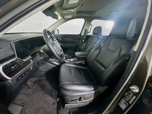 Used 2025 Kia Telluride S image 13