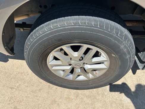 Used 2016 Nissan Frontier SV RWD image 9