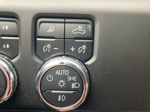 Used 2024 GMC Sierra 2500 AT4 w/ Technology Package AWD/4WD image 18
