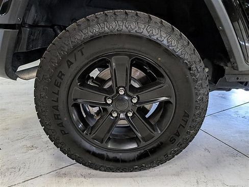 Used 2025 Jeep Wrangler Unlimited Sahara AWD/4WD image 13