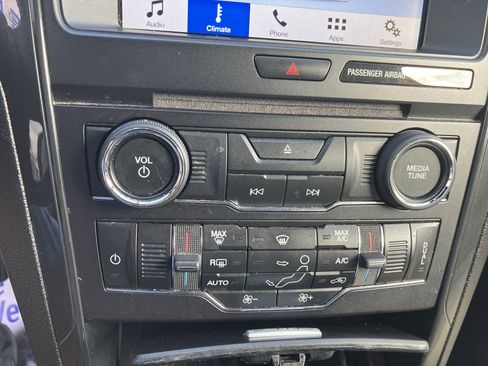 Used 2017 Ford Explorer XLT w/ Equipment Group 201A AWD/4WD image 28