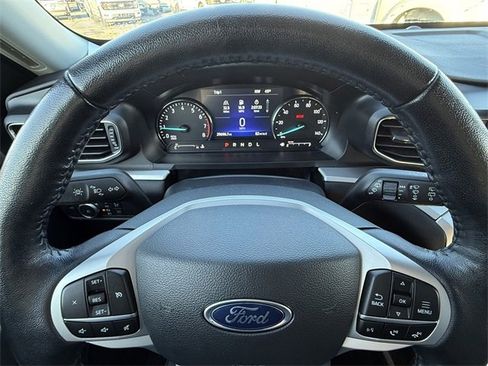 Certified 2022 Ford Explorer XLT w/ Equipment Group 202A image 19