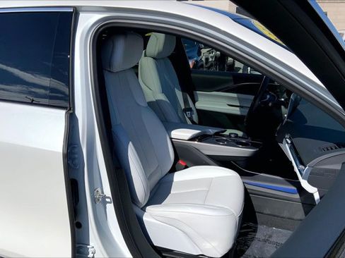Used 2024 Cadillac Lyriq Luxury AWD/4WD image 6