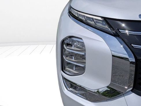 New 2026 Mitsubishi Outlander SE FWD image 9