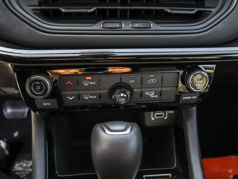 New 2026 Jeep Compass Latitude image 18