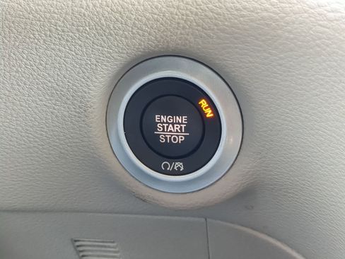 Used 2024 Chrysler Pacifica Limited image 21