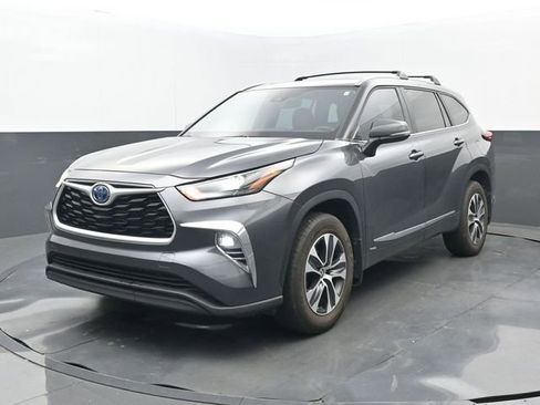 Used 2023 Toyota Highlander XLE AWD/4WD image 27
