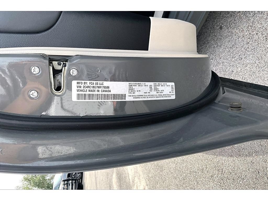 Used 2022 Chrysler Pacifica Touring-L FWD image 19