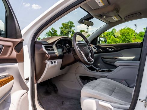 Used 2022 GMC Acadia SLE FWD image 18