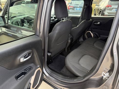 Used 2016 Jeep Renegade Latitude image 12