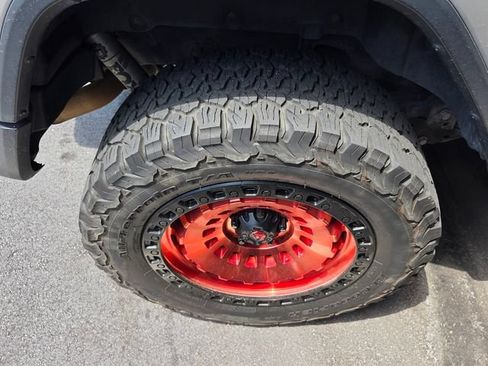 Used 2019 Jeep Wrangler Unlimited Sahara AWD/4WD image 4