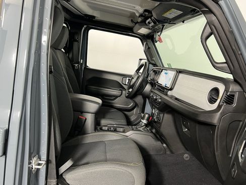 Used 2025 Jeep Gladiator Sport image 31