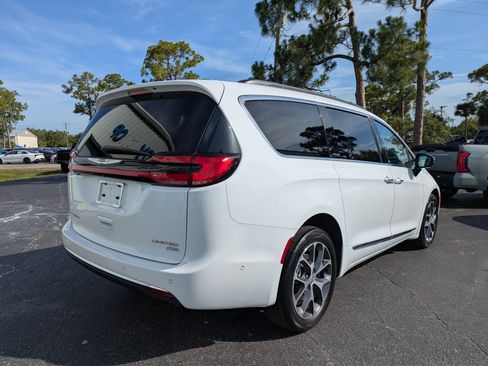 Certified 2023 Kia Sorento SX FWD image 4