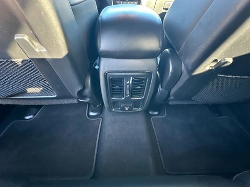 Used 2021 Jeep Grand Cherokee Laredo X image 30