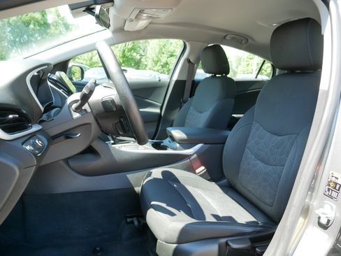 Used 2016 Chevrolet Volt LT w/ Comfort Package FWD image 34