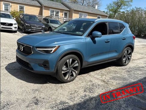 Used 2024 Volvo XC40 B5 Ultimate w/ Protection Package Premier AWD/4WD image 1