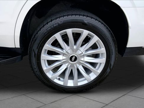 Used 2023 Cadillac Escalade Luxury AWD/4WD image 11