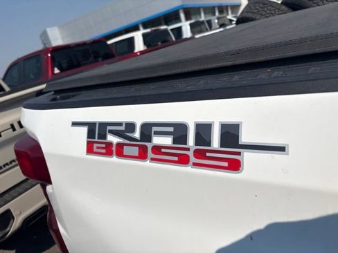 Used 2021 Chevrolet Silverado 1500 Custom Trail Boss AWD/4WD image 15
