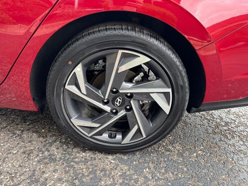 Used 2025 Hyundai Elantra SEL FWD image 31