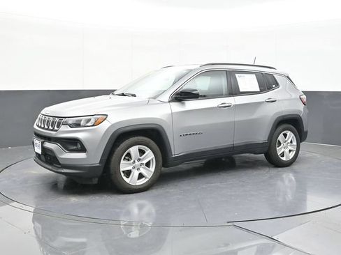 Used 2022 Jeep Compass Latitude FWD image 7